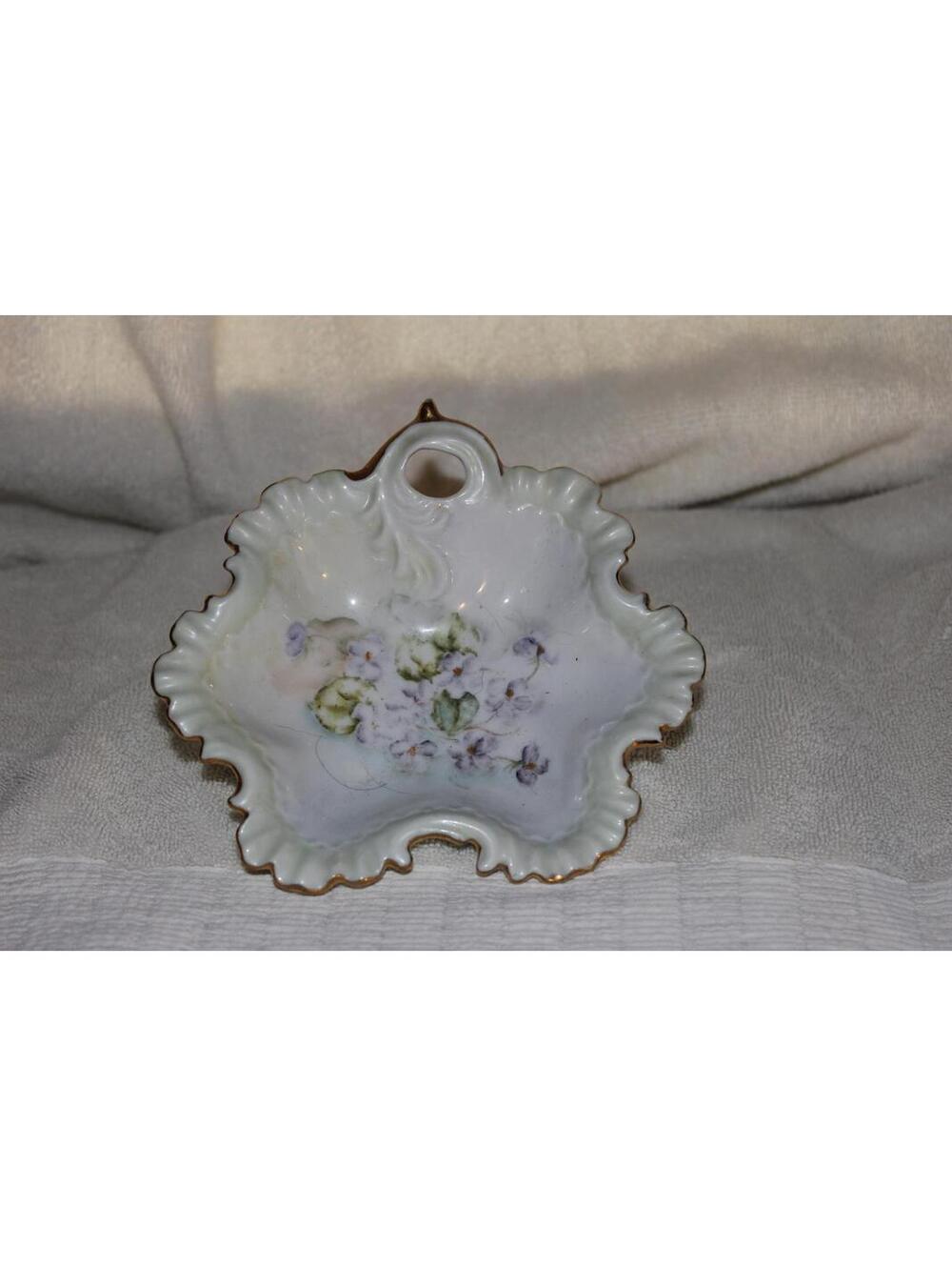 VINTAGE PORCELAIN HAND PAINTED SCALLOP TRINKET CANDY DISH BOWL GOLD TRIM